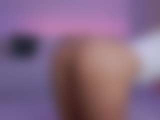 Live cam show with LilyRoselyn - Brown Hair on https://playwithruby.com