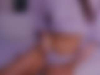 Live cam show with LilyRoselyn - Body Massage on Camsoda