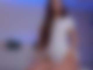 Show en direct avec LilyRoselyn - Findomme sur Camsoda