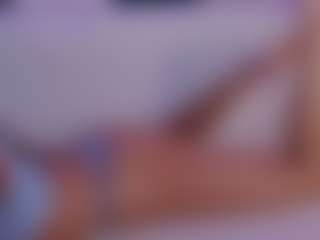 Live cam show with LilyRoselyn - Brown Hair on Camsoda