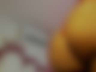 Live cam show with KhelanyIsyy - White on sexylive.show