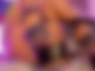 Live cam show with valenmoon1 - Oil on Camsoda