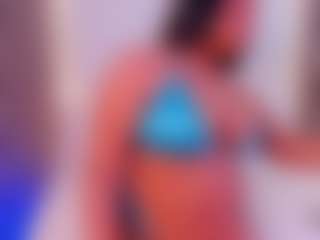 Live cam show with Mariana Cuellar - Middle Aged on makecum.org