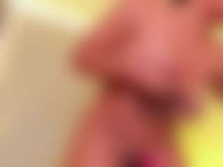 Live cam show with Mariana Cuellar - Curvy Toys on madthumbs