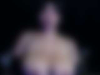 Live cam show with Gwen - Brown Hair on camtv