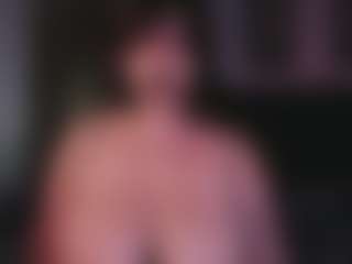 Live cam show with Gwen - Hairy Pussy Teen (18+) on Uber Horny
