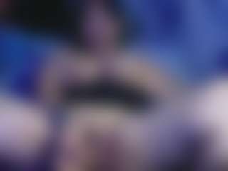 Live cam show with Gwen - Public Red Hair on AdultVida.com