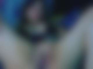 Live cam show with Gwen - Threesome on Milfs Live
