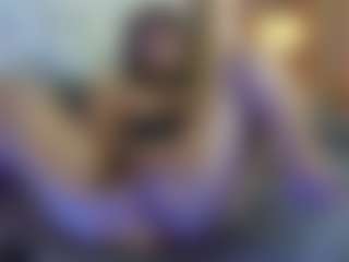 Live cam show with Gwen - Threesome on Camsoda