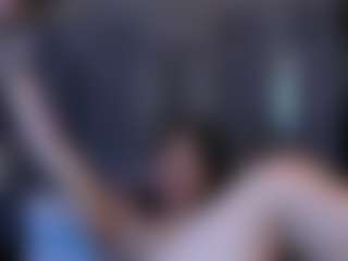 Live cam show with Gwen - Lesbian on CamSodaAdn