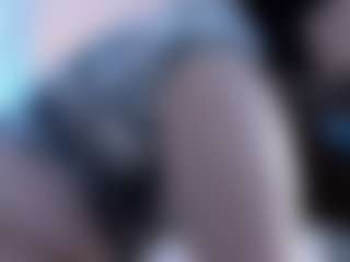 Live cam show with Bella - Squirt on Camming Site