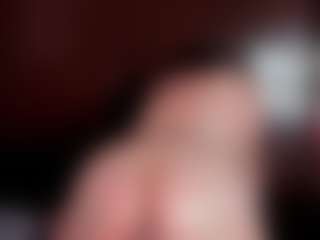 Live cam show with Bella - Squirt on LiveSexCams6