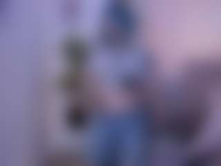 Live cam show with Bella - Smoking on xxxlivecams.org