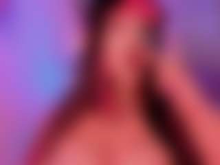 Live cam show with Bella - Public on CamClone