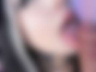 Live cam show with Bella - Cute on SxyPornLive