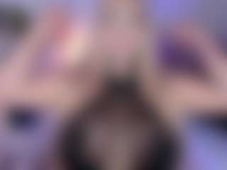 Bella's Live Sex Cam Show
