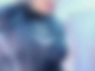 Live cam show with Bella - Smoking on Hubzter Live