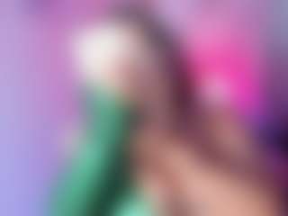 Bella's Live Sex Cam Show