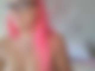Live cam show with Emmie - Twitter on milfzrlive.com
