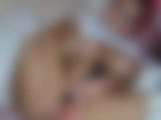 Live cam show with Emmie Ray - Green Eyes on Soda Cam