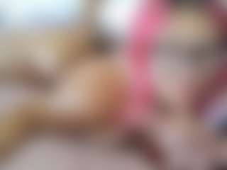 Live cam show with Emmie Ray - Gamer Toys on Livezox
