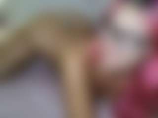 Live cam show with Emmie Ray - Strip on Pornisteam.com
