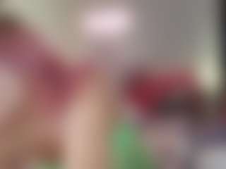 Live cam show with Emmie Ray - Trimmed Latina on Cam Slut