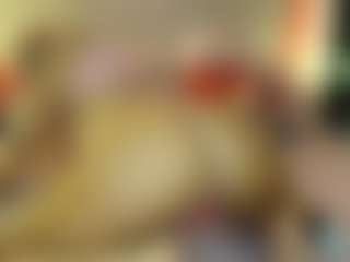 Live cam show with Emmie Ray - Green Eyes on TottyGirls