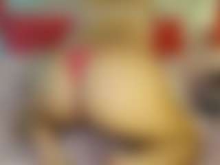 Live cam show with Emmie Ray - Mask on Camsoda