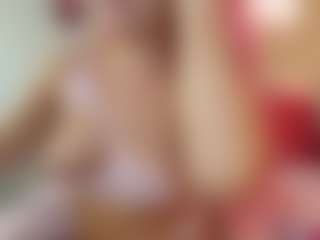 Live cam show with Emmie Ray - Moaning on liverealitysex.com