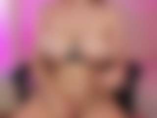 CarolineeGarciaa's Live Sex Cam Show