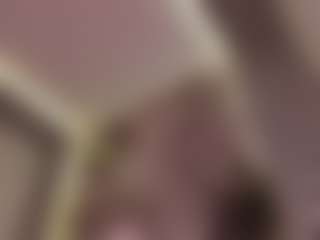 Live cam show with Samaantha-White - Athletic Tease on AdultVida.com