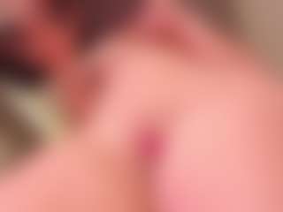 Live cam show with Samaantha-White - Athletic Shaved Pussy on SinfulBabes