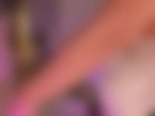 Live cam show with Samaantha-White - Sexwebcam Mature on StripNow