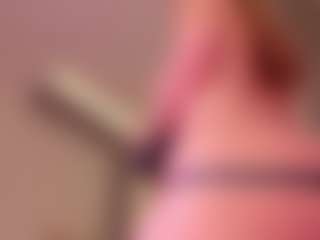 Live cam show with Samaantha-White - Fingers on Hubzter Live