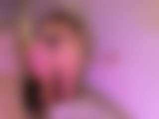 Live cam show with Samaantha-White - Fingers on Gym Cam Girls
