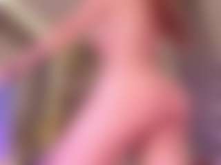 Live cam show with Samaantha-White - Fingers on madthumbs
