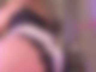 Live cam show with Samaantha-White - Dildo on StripNow