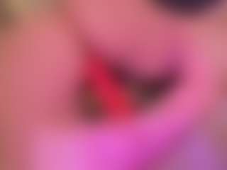 Live cam show with Samaantha-White - Athletic Tease on Camsoda