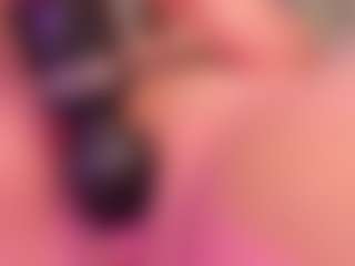 Live cam show with Samaantha-White - Shaved Pussy on Camsoda