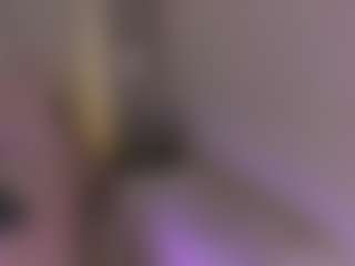 Live cam show with Samaantha-White - Brown Eyes Mature on crypto-cams
