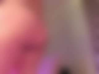 Live cam show with Samaantha-White - Fingers on 1on1-livenow