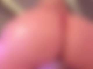 Live cam show with Samaantha-White - Athletic Blowjob on x69.live