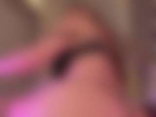 Live cam show with Samaantha-White - Facial on Milfs Live