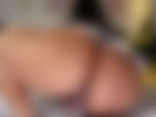Live cam show with Violetta browm - Average on TeamSkeetLive