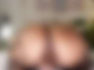 Live cam show with Violetta browm - Bedroom on Camsoda