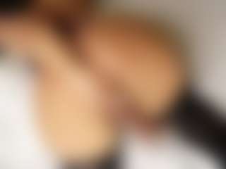 Live cam show with Violetta browm - Average on Camsoda