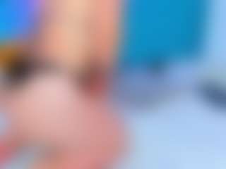 ParisRoa MILF webcam performer live streaming