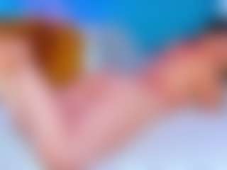 Live cam show with ParisRoa - Moaning on Milf Play
