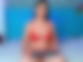 ParisRoa MILF webcam performer live streaming